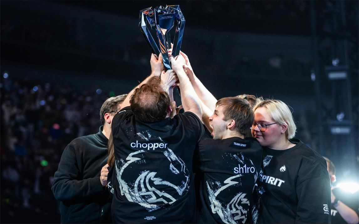 LPL夏季季后赛是日首发：16：40 WBG vs LNG，没有PandaC